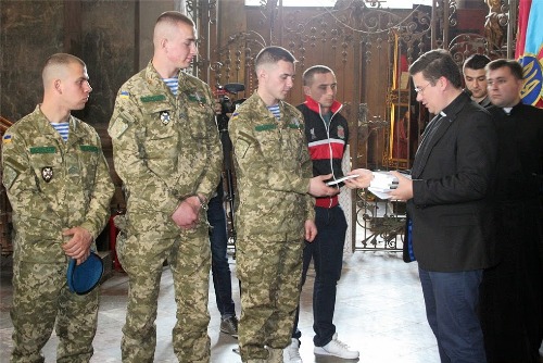 Єпископ - капелан поблагословив учасників 57-го Міжнародного військового паломництва.(ФОТО,ВІДЕО) Єпископ - капелан поблагословив учасників 57-го Міжнародного військового паломництва.(ФОТО,ВІДЕО)